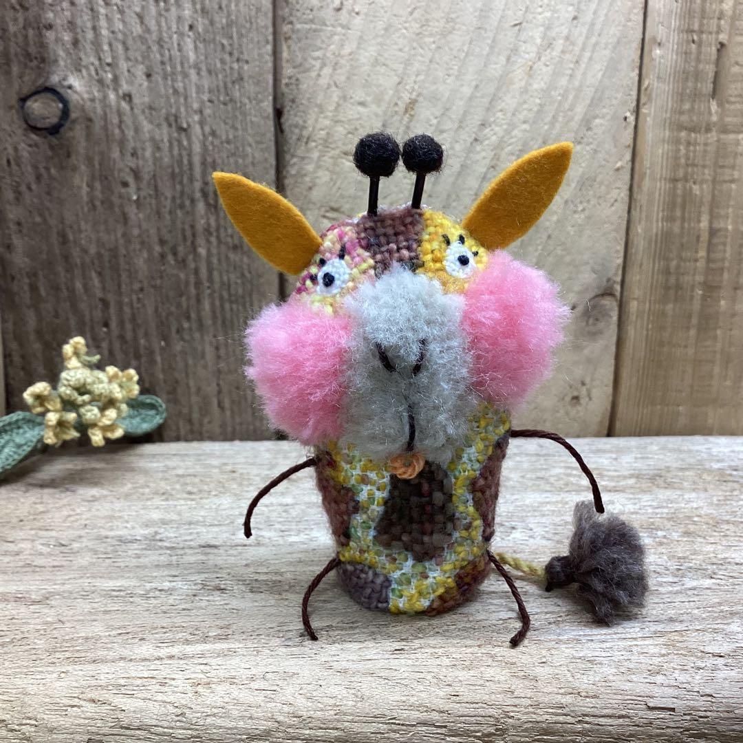 (A^^):ハンドメイド　ダーニング刺繍指人形　ライオン・キリン・カピバラ