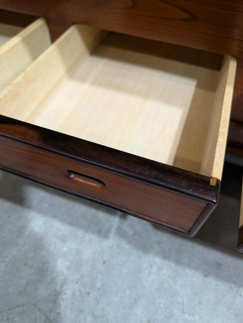 【未使用美品】　総欅(ケヤキ)材　重厚な囲炉裏テーブル