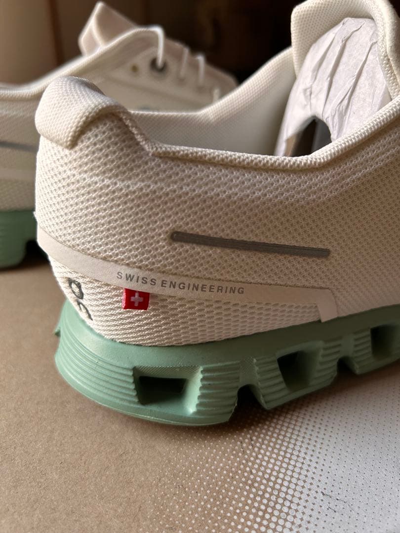 on cloud 5 ホワイト/ミント