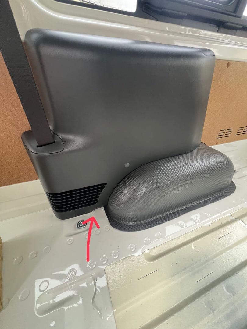 ハイエースエアコンカバー