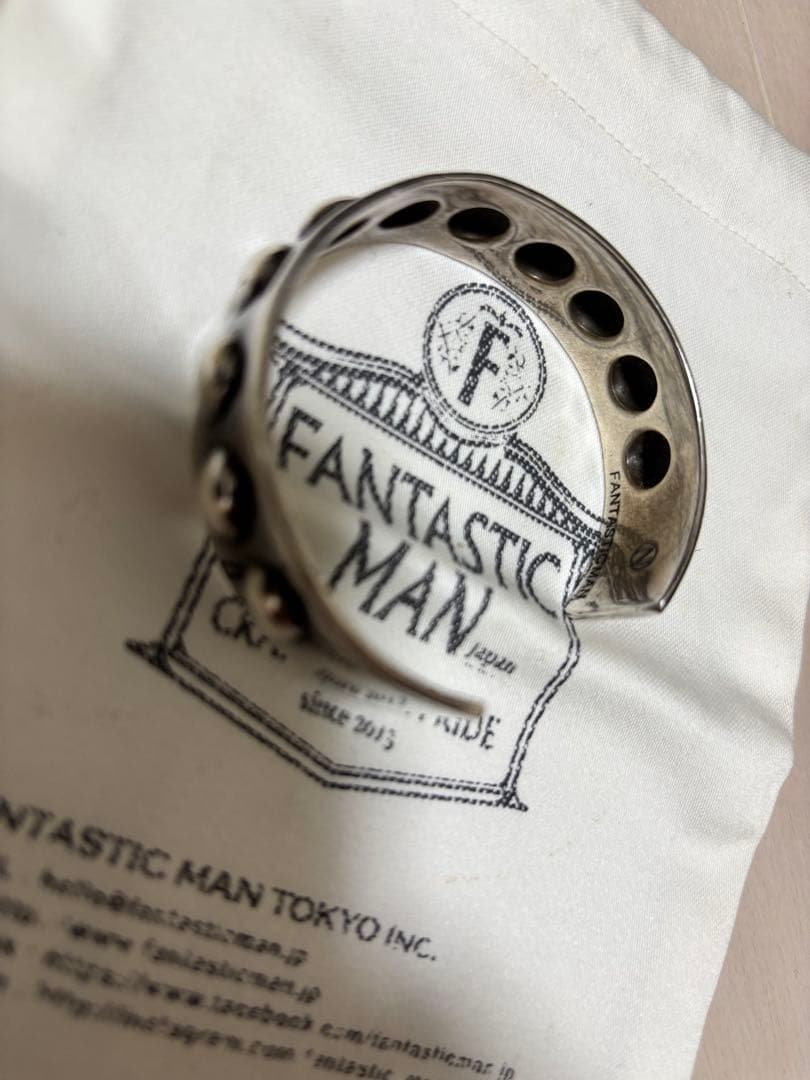 FANTASTIC MAN バングル穴あきデザイン(ロナウジーにょ)