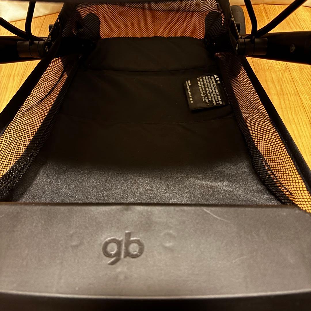 【美品】旅行・お出かけに最適 gb FLAM 軽量ベビーカー ブラック