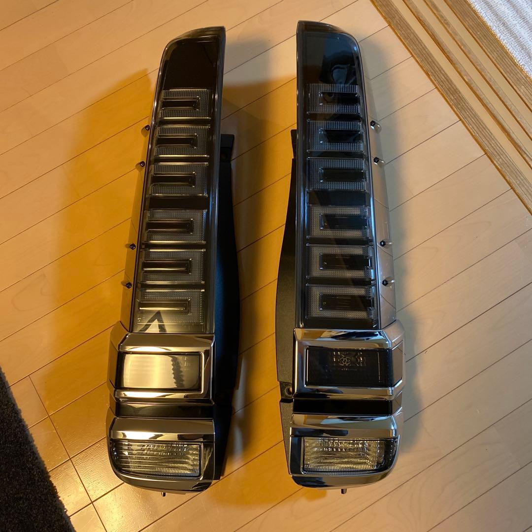 80ヴォクシー後期テールランプ　左右