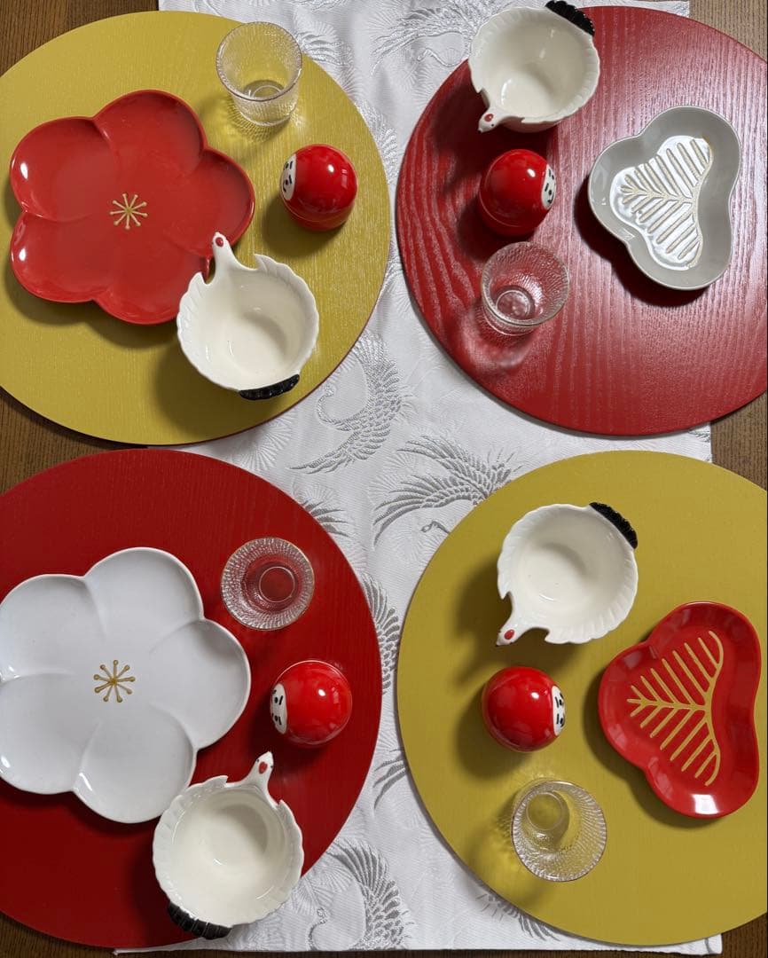 ニコちゃん様　梅と松のお祝いセットと半月盆24点セット