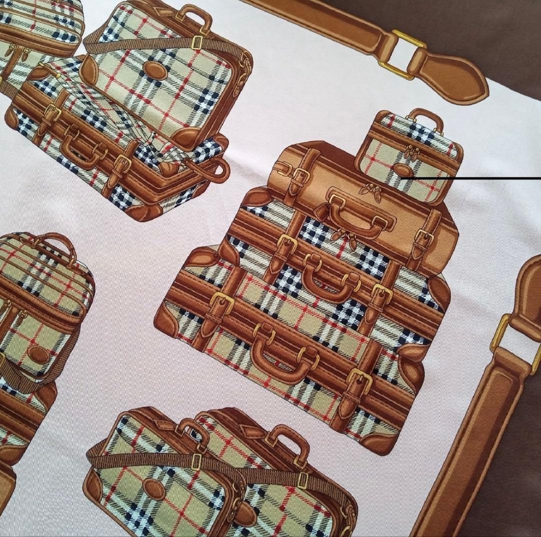 Burberry スーツケースデザイン シルクスカーフ