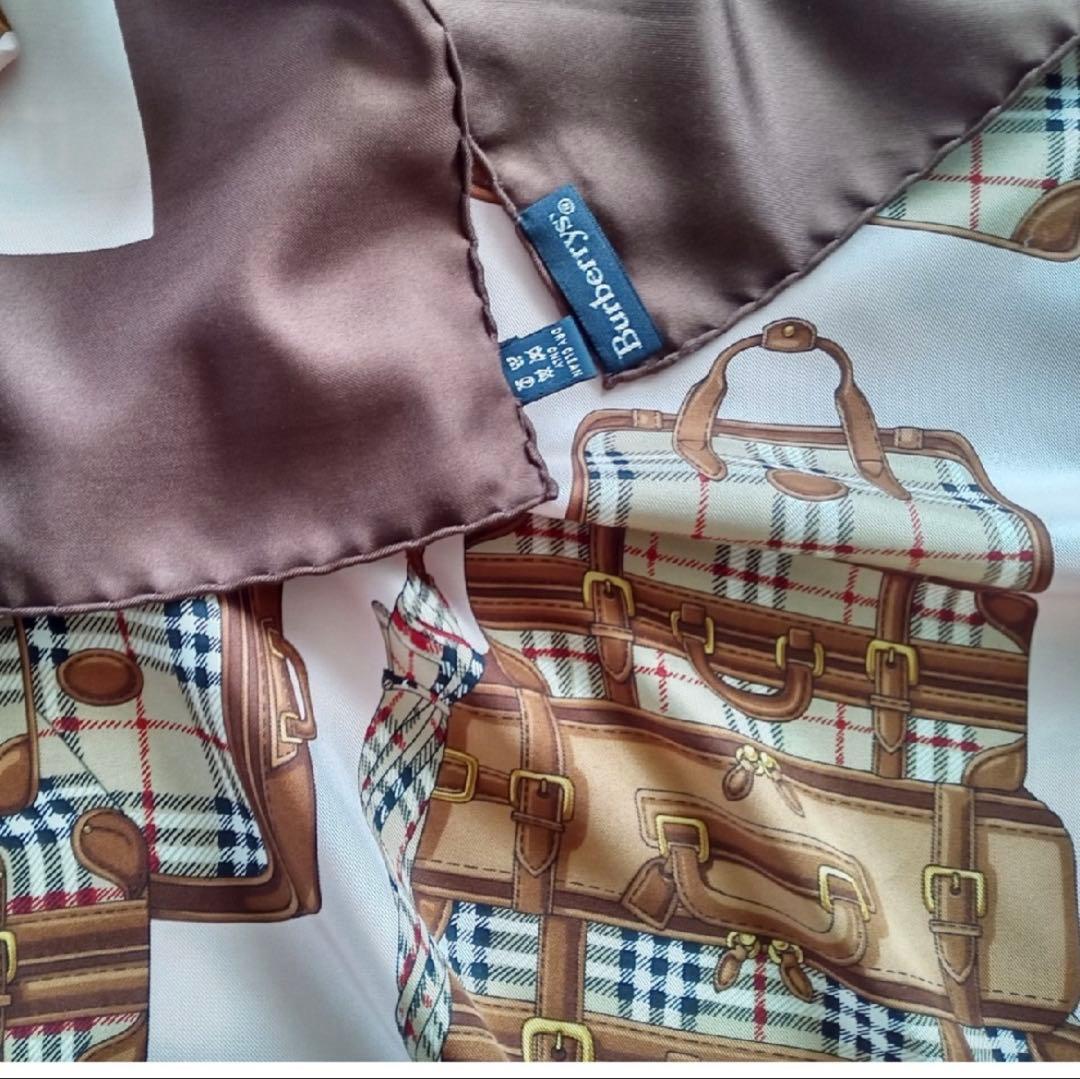 Burberry スーツケースデザイン シルクスカーフ