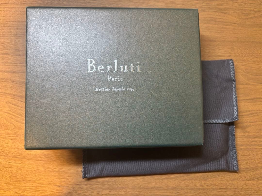 ベルルッティ ワパ カリグラフィ ゴールデンパティーヌ ケース