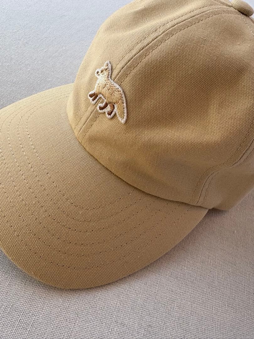 メゾンキツネ ベビーフォックスベースボールキャップ ベージュ