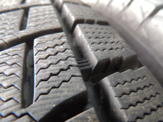 E290 225/65R17 ダンロップ ウインターマックス SJ8 4本