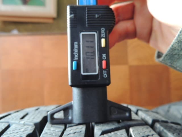 E290 225/65R17 ダンロップ ウインターマックス SJ8 4本