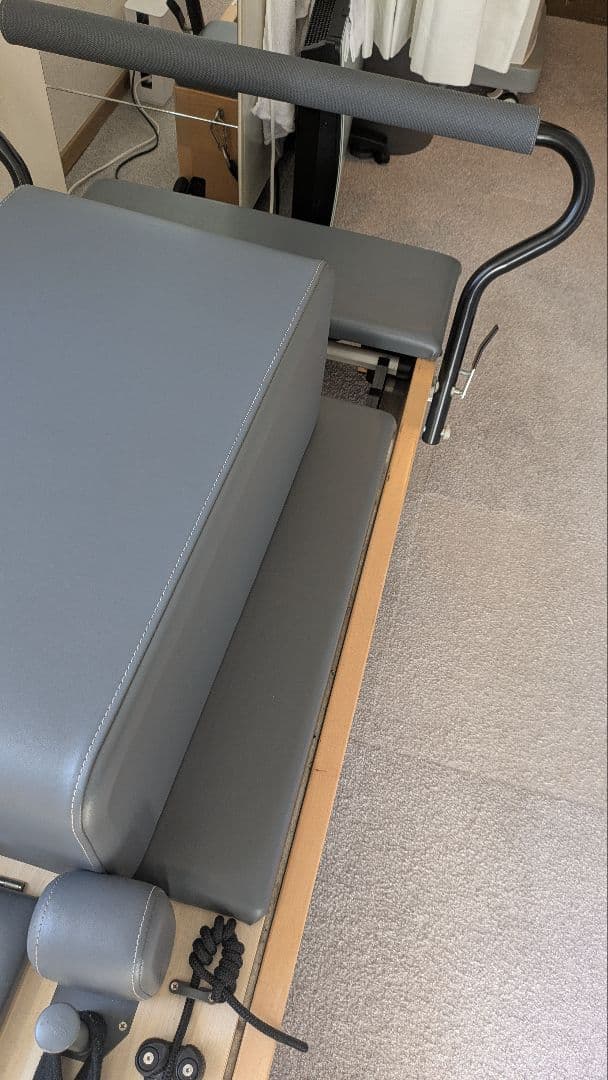 グレー リフォーマー ピラティス