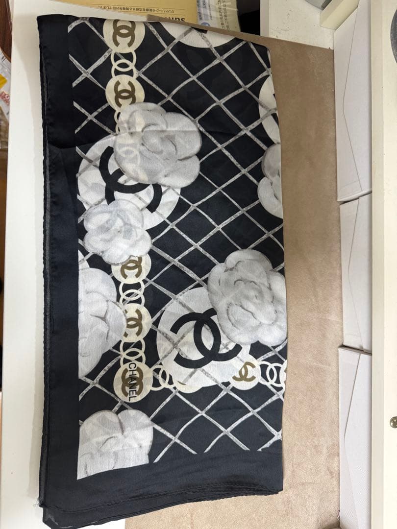CHANEL シルクスカーフ 花柄 黒白