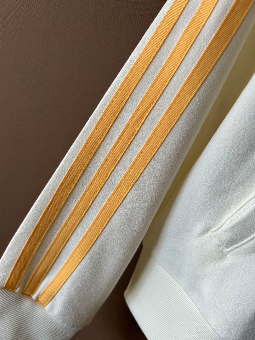 adidas originals プレミアム クレープ トラックトップ