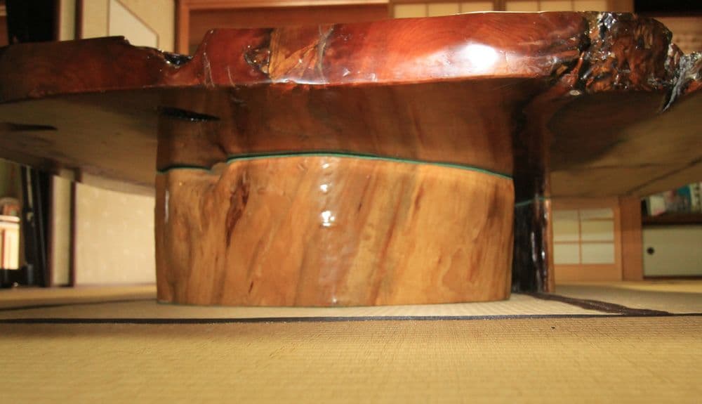 欅(ケヤキ)一枚板のテーブル