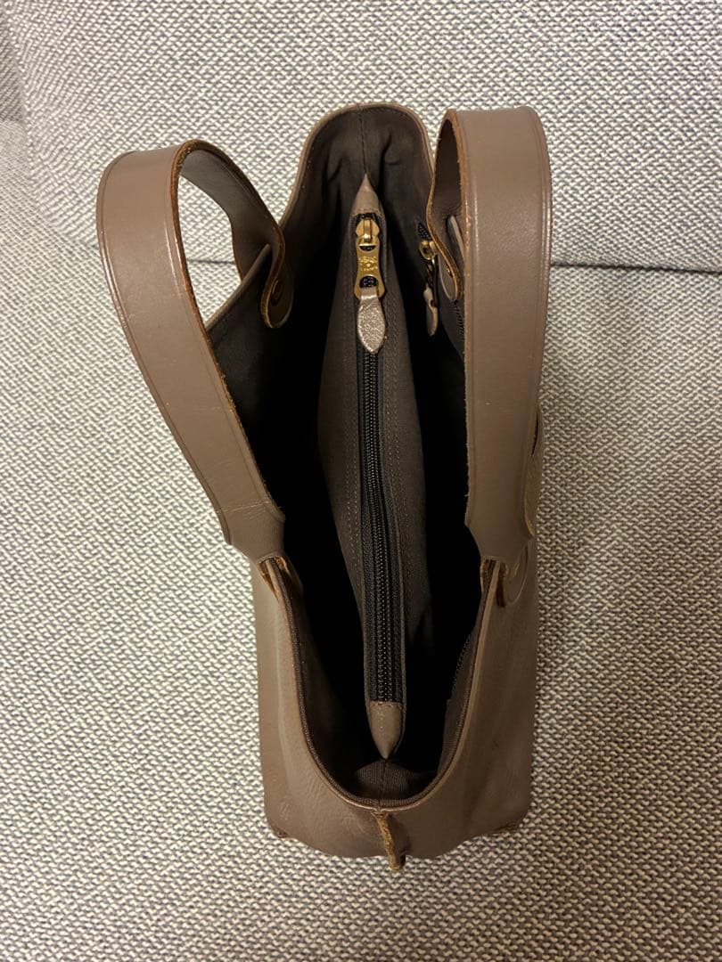 イルビゾンテ　トート　グレージュ