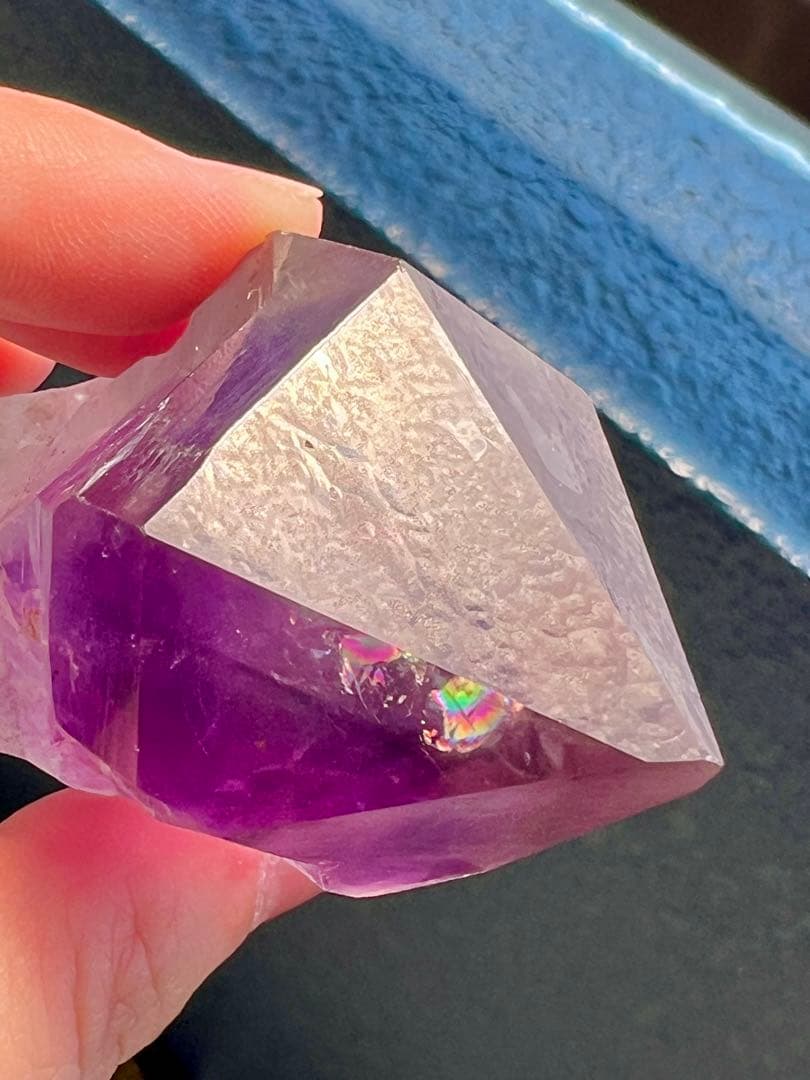 希少　虹入り！アメジスト　ダガーポイント　ポイント　原石　恋愛＊守護