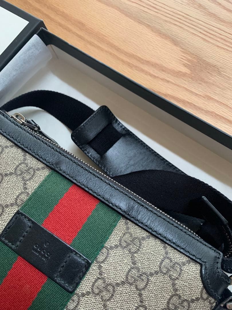ライラ! Gucci GGパターン メッセンジャーバッグ