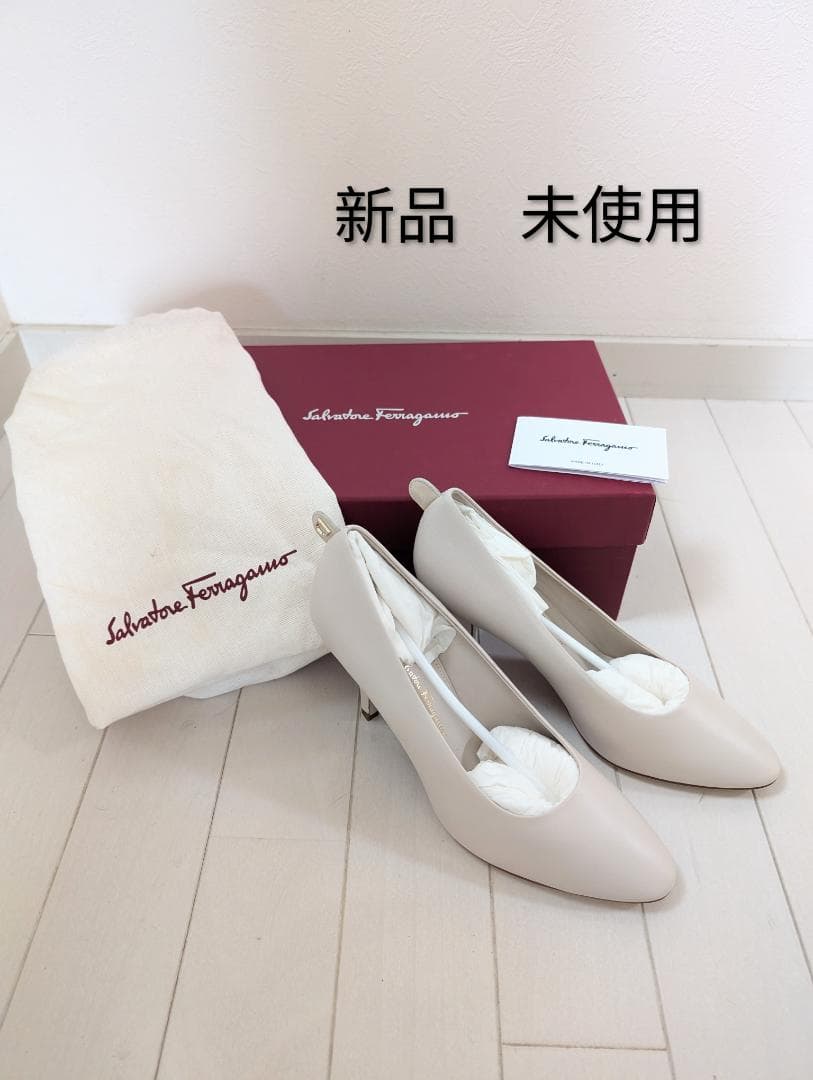 Salvatore Ferragamo パンプス　アイボリー新品未使用