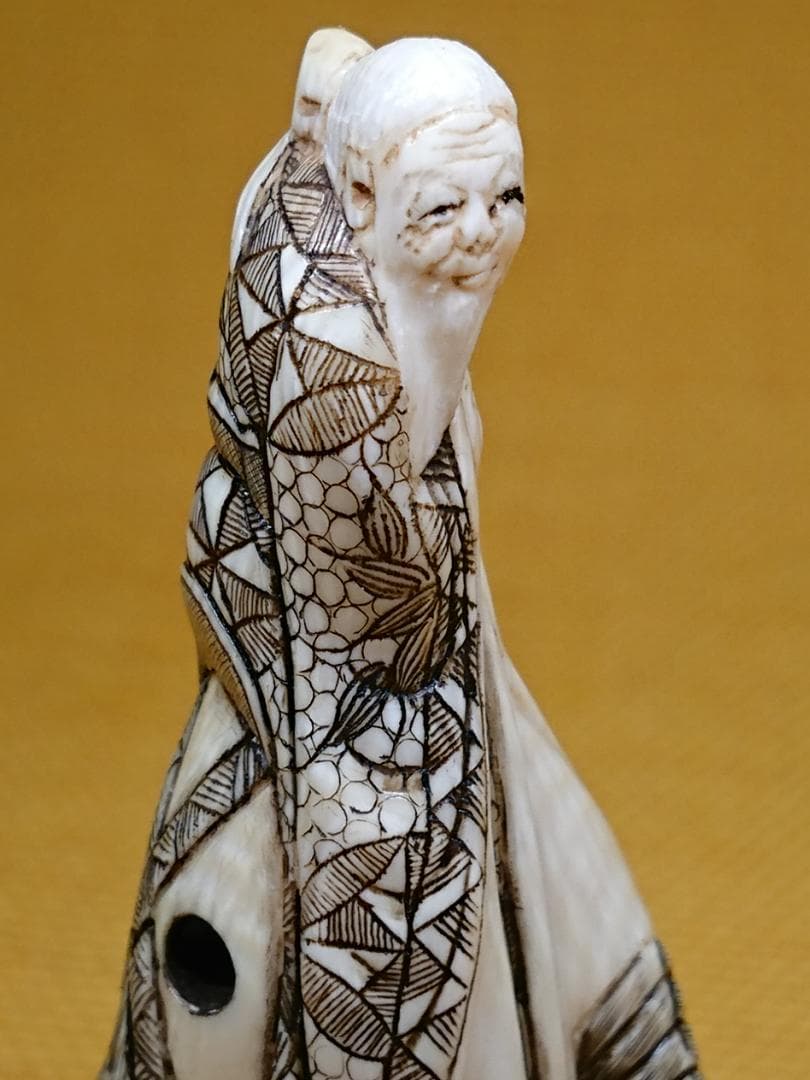 【美品】牙彫　人形　 彫刻　根付　置物　インテリア　工芸品　美術品　A3349