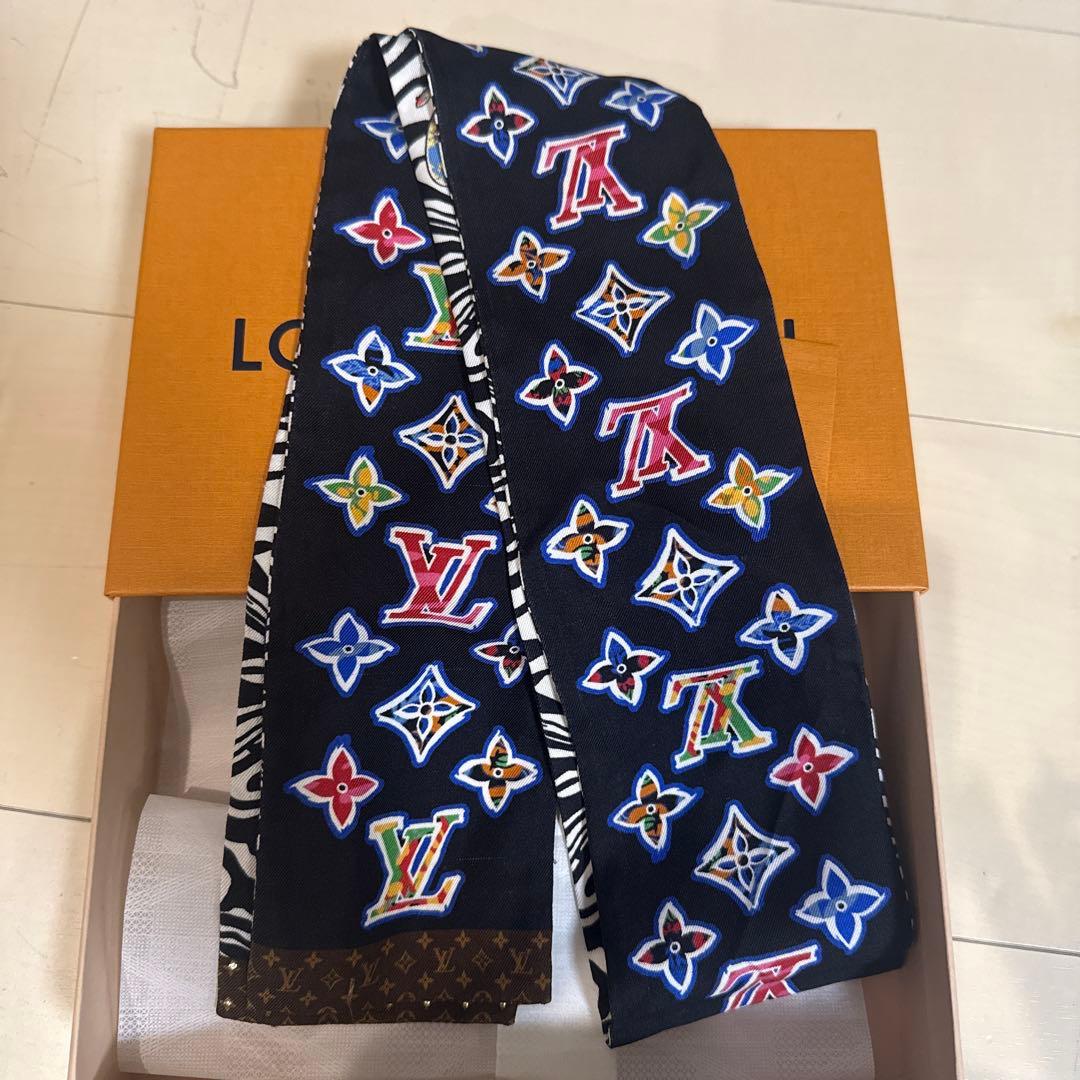 さゆりん ルイヴィトン スカーフ バンドー ゼブラ× LVロゴ スタッズ
