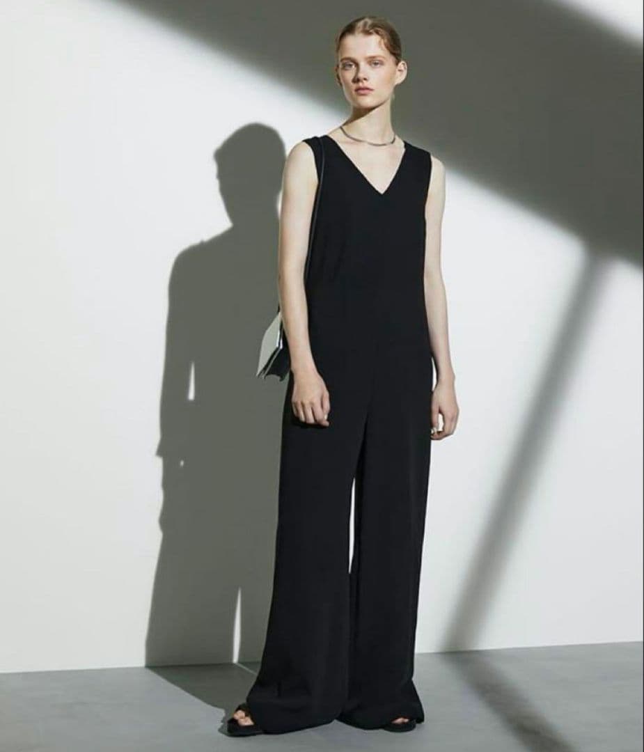 theory 22SS Vネックオールインワン ジャンプスーツ 黒色