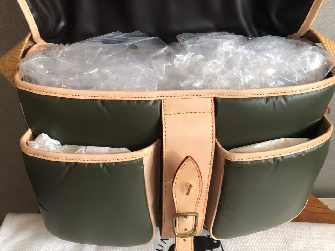 ハンティングワールド　ショルダーバッグ　カーキ