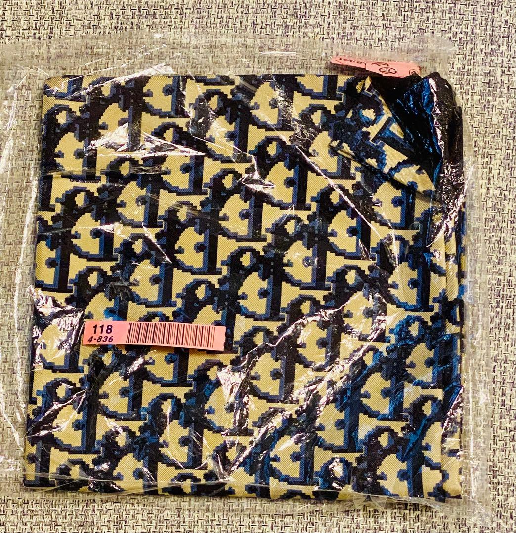 Christian Dior ロゴパターンスカーフ