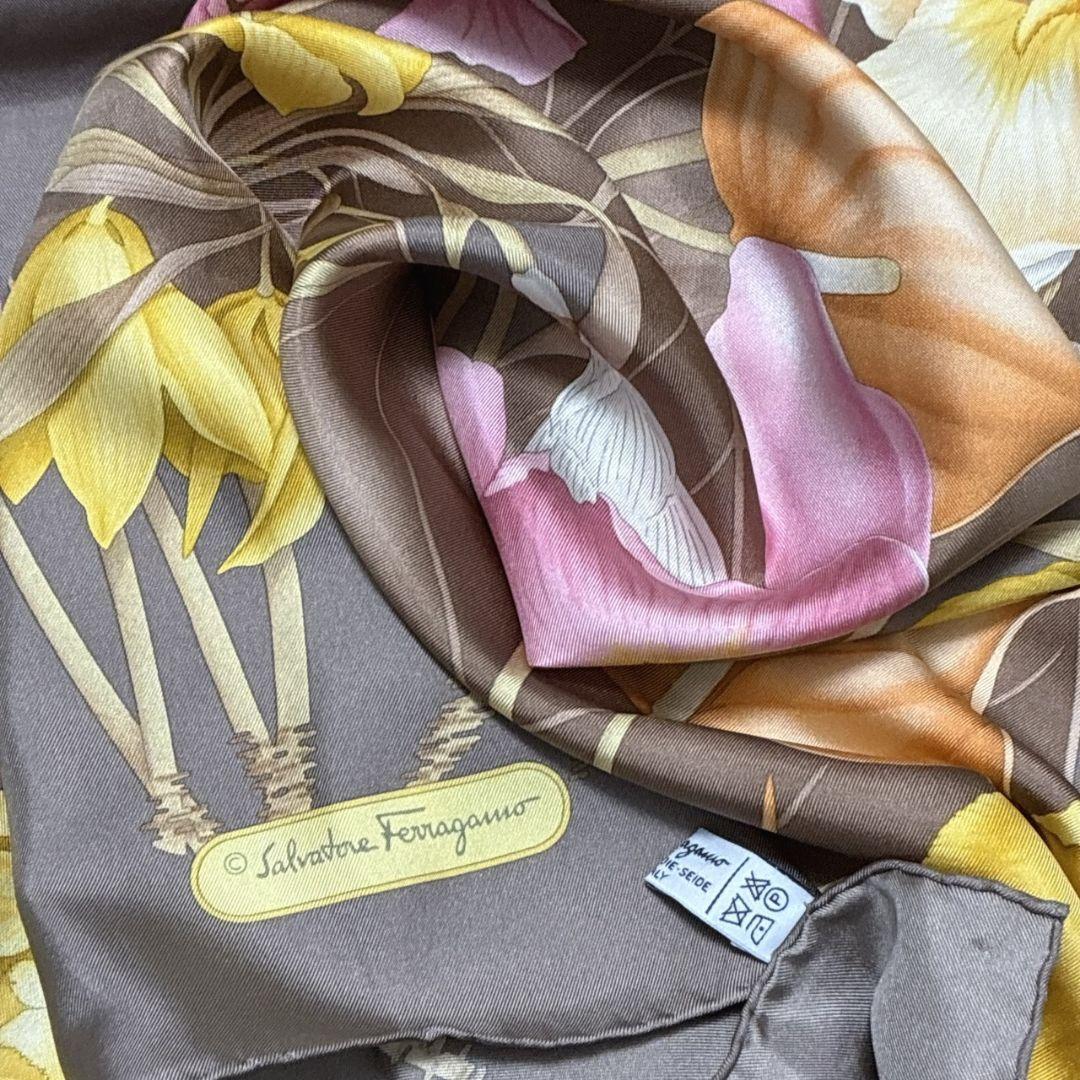 美品✨サルヴァトーレフェラガモ 大判スカーフ ストール シルク イタリア 花柄