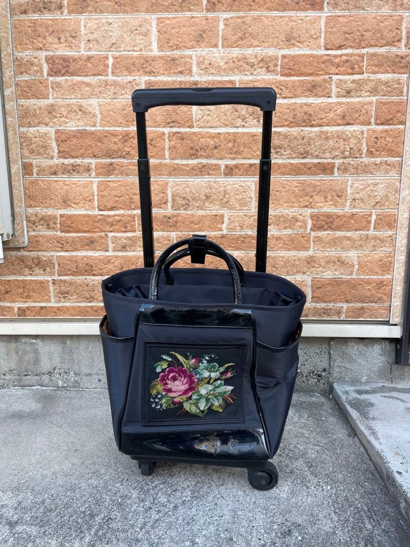 スワニー久家道子さん花柄刺繍 キャリーケース