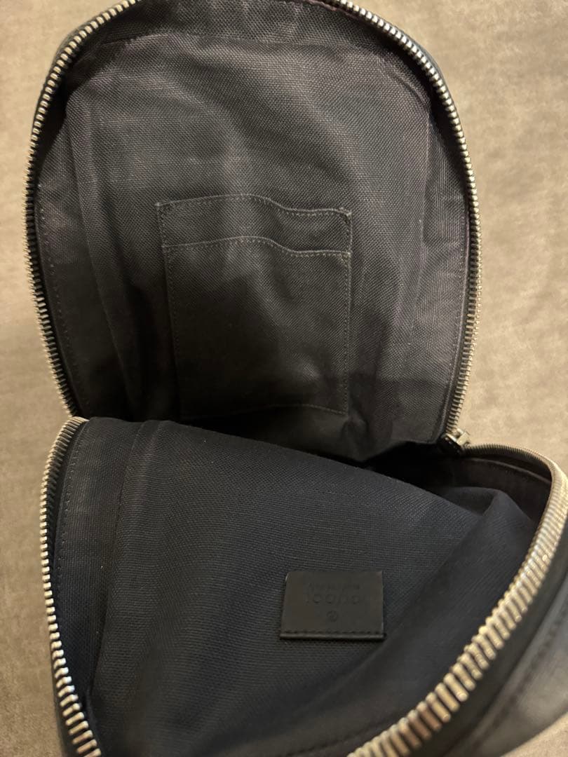 グッチ　GUCCI メンズボディバッグ　美品