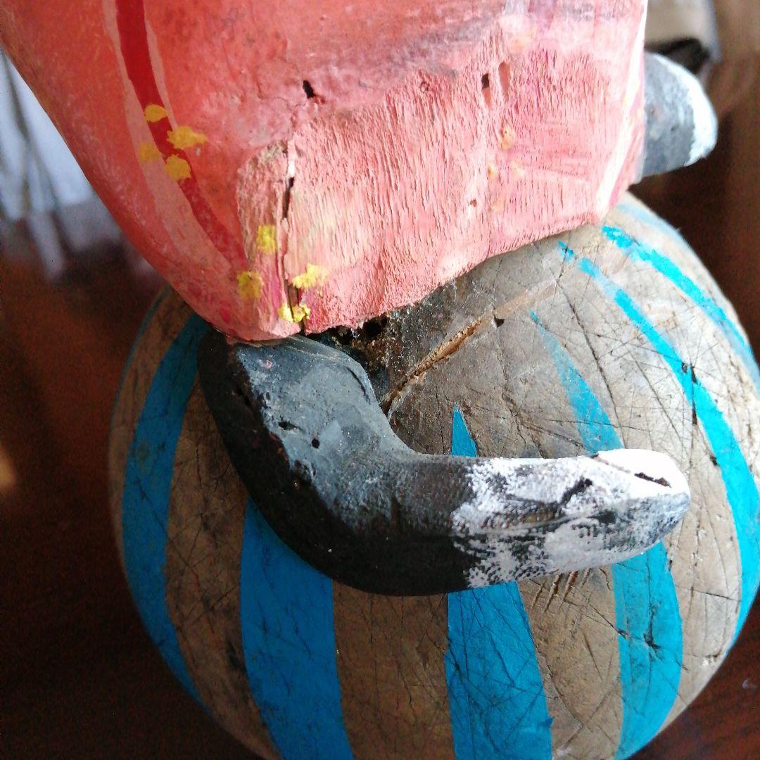 木彫りの猫　玉乗り猫　39cm