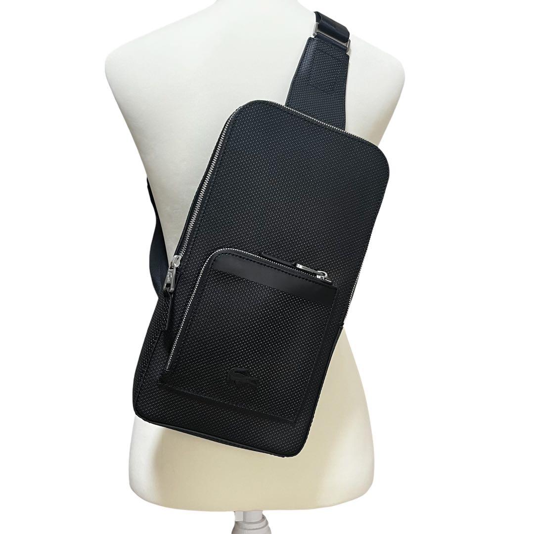 未使用級✨LACOSTE ラコステ　ボディバッグ　エンボス　シャンタコ