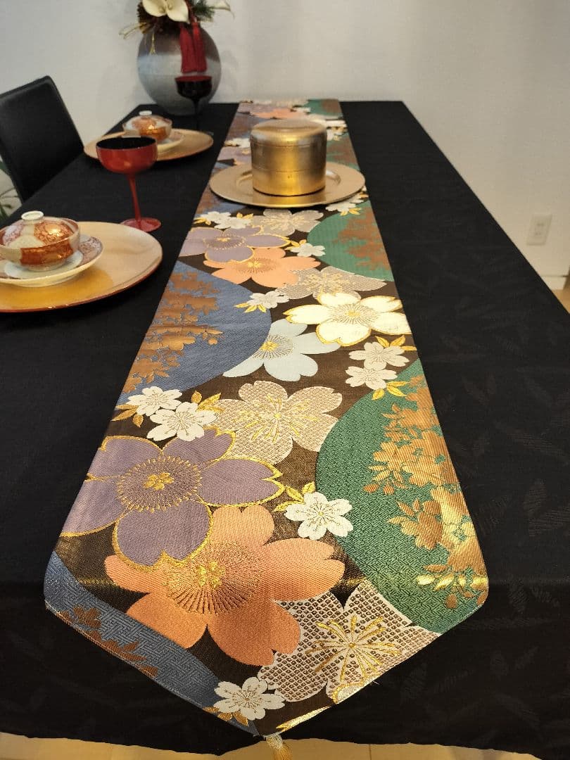 A952★逸品‼️豪華刺繍‼️ひな祭り‼️テーブルランナー2m11cm