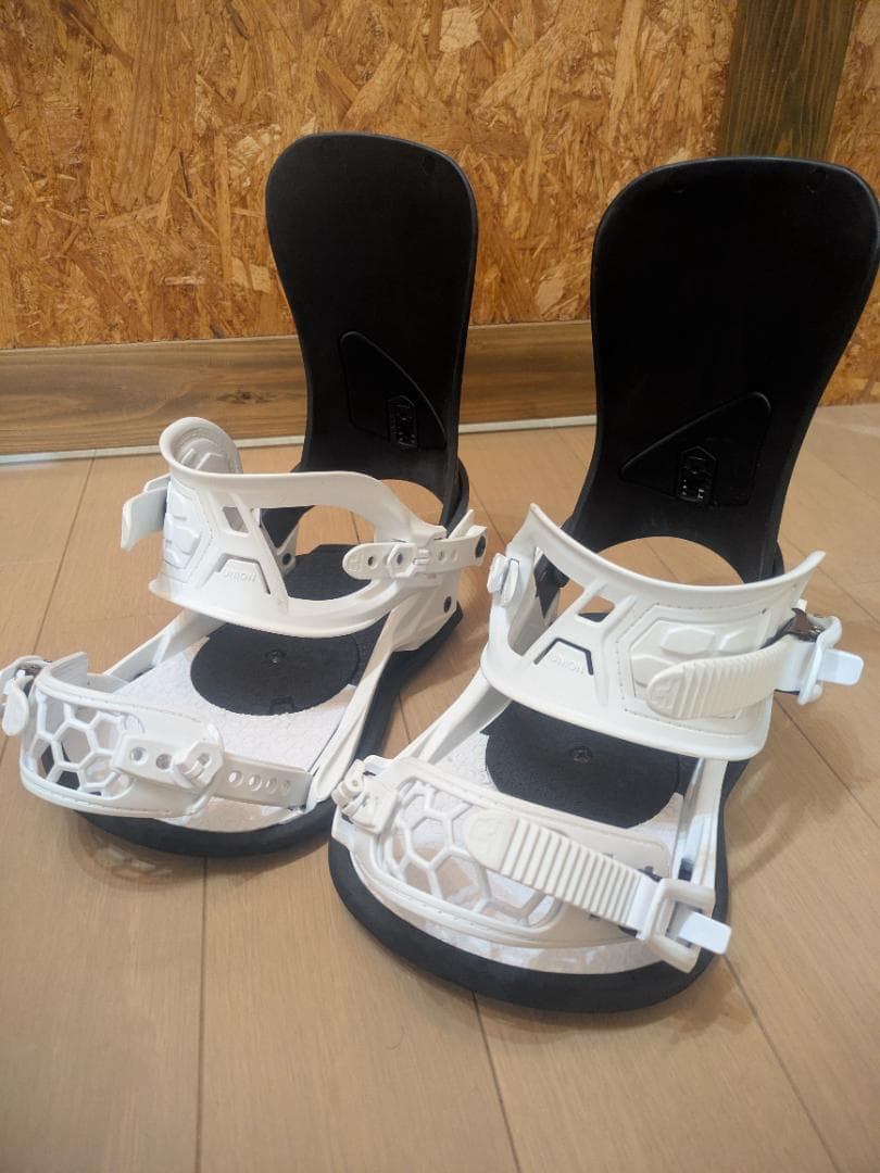 UNION STRATA Mサイズ スノーボードビンディング ホワイト