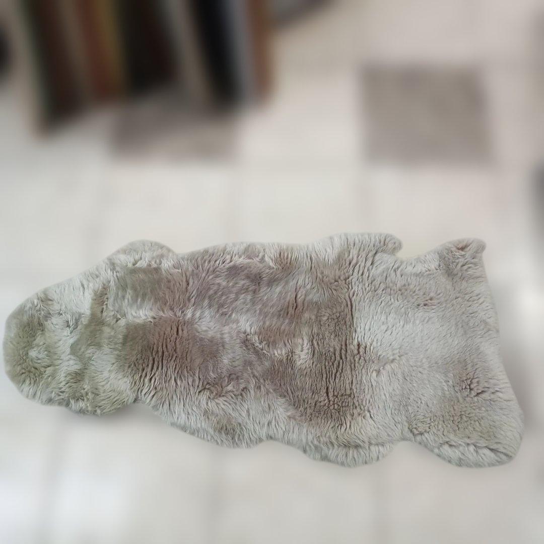 6030　ムートンラグ　敷物　１２８×５８ｃｍ　日本ムートン協会のシールあり