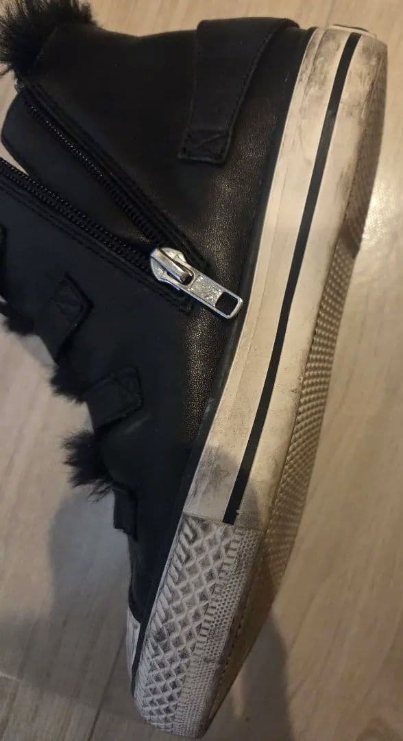 ASH ファー ブラック ハイカットスニーカー