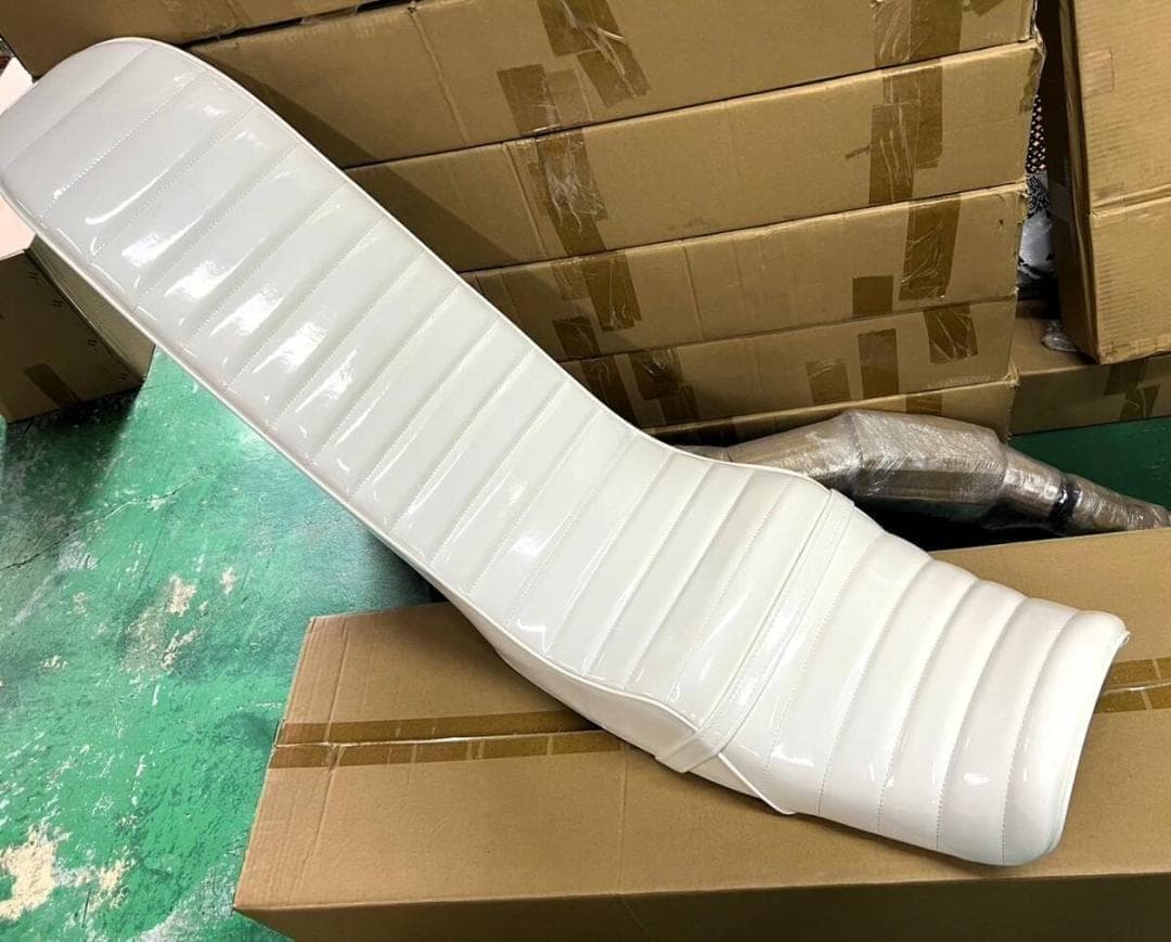 ジェイド250　白エナ　三段シート　/ JADE MC23　ホワイト