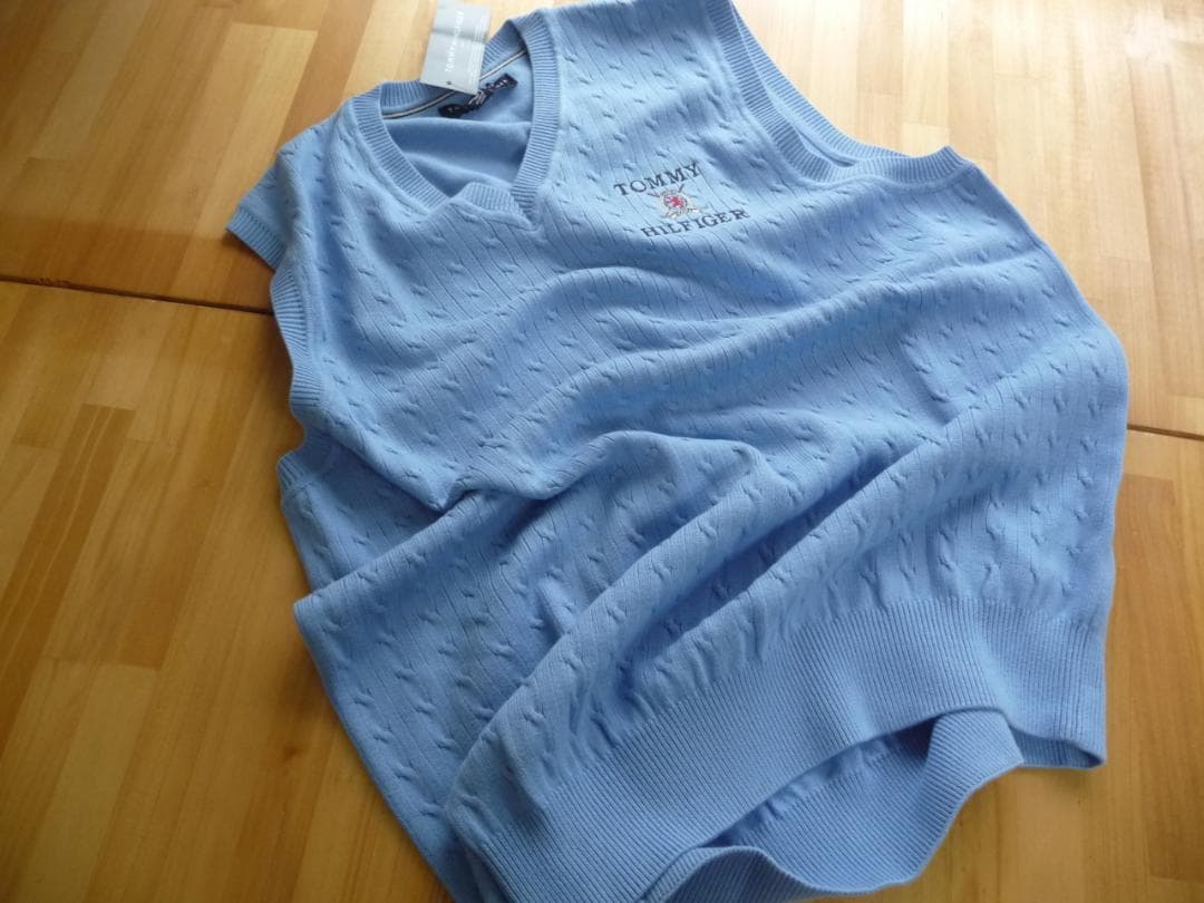 トミーゴルフ ベストブルー 特注紋章ロゴ刺繍入り