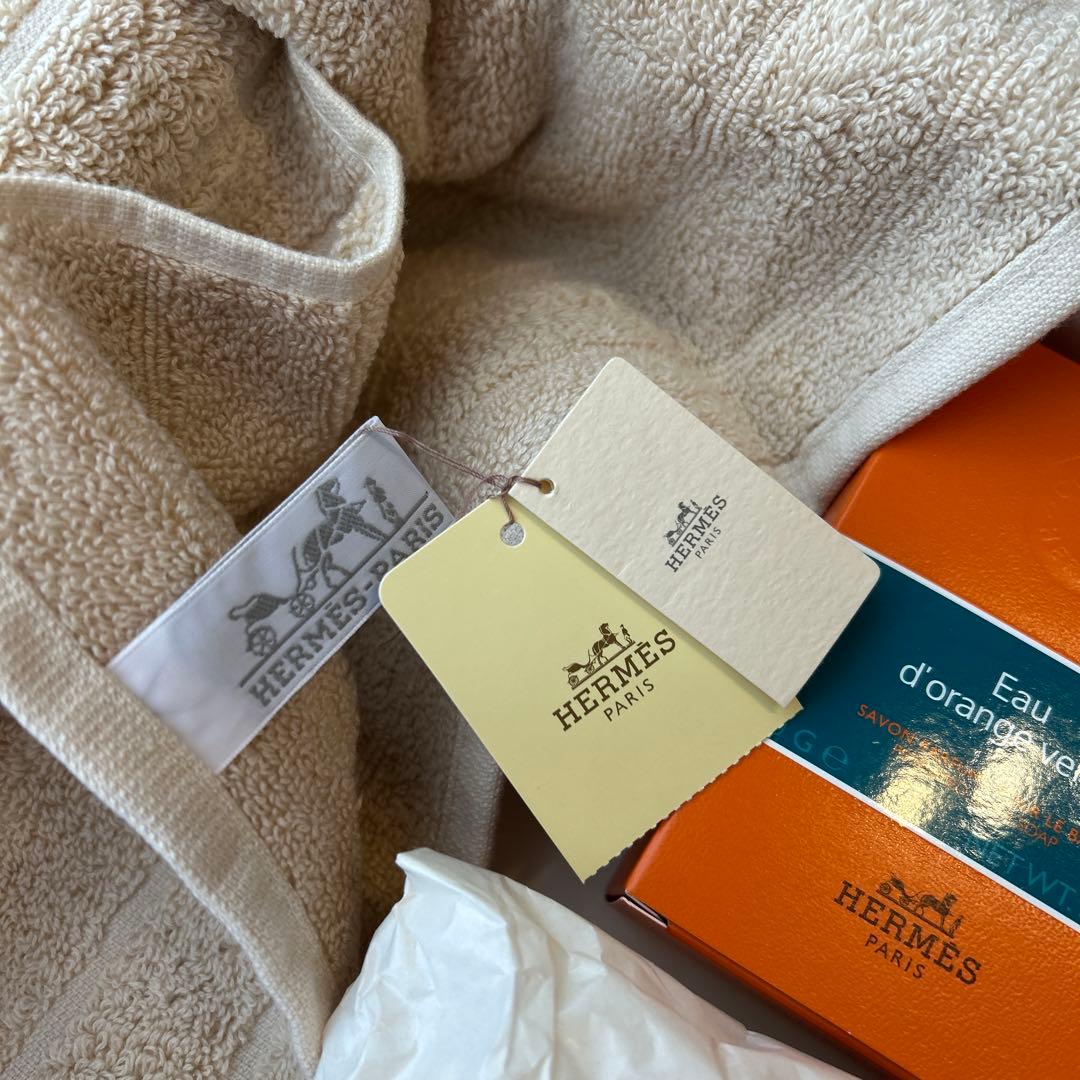 HERMES ベージュタオルと石鹸のギフトセット