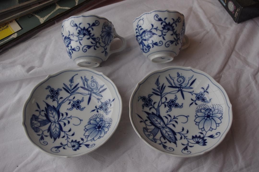 マイセンのカップ２つと皿２つ