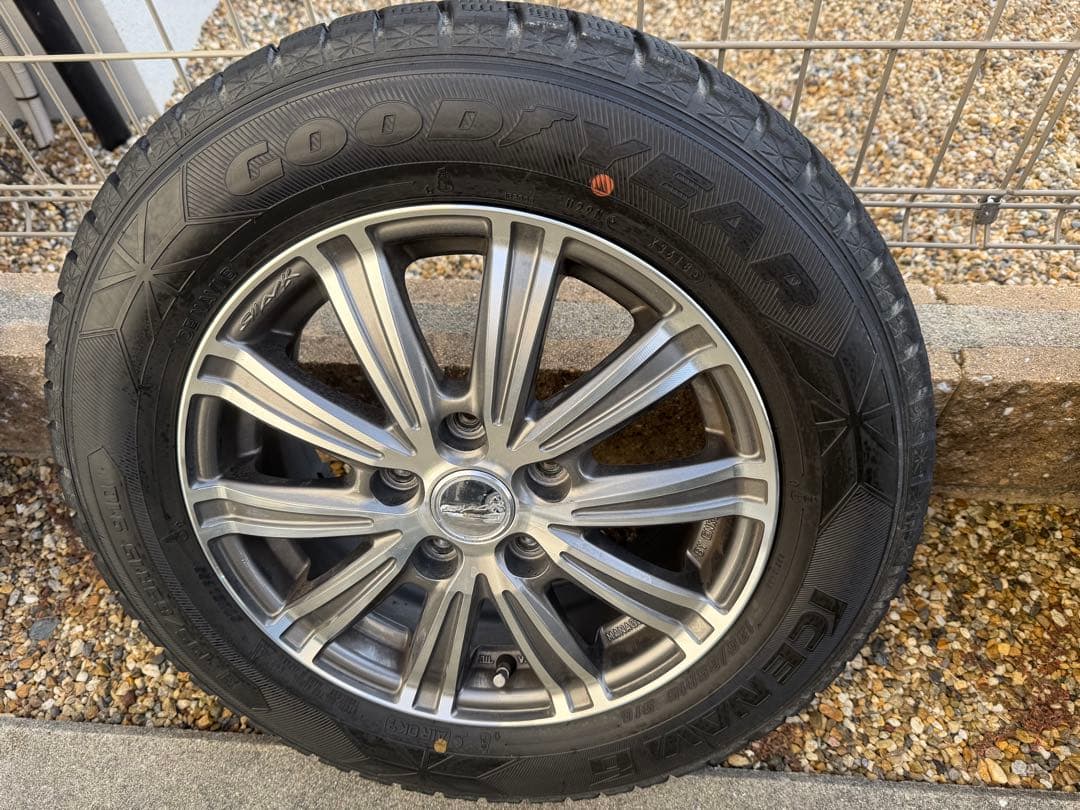 スタッドレスタイヤ　195/65/R15 アイスナビ②