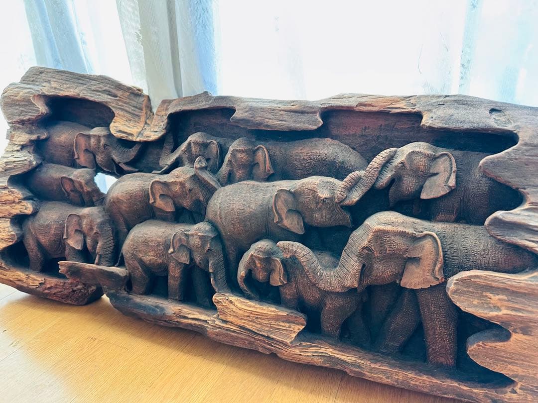 海外買い付け品　チーク材 一木彫り 象の群れ 木彫オブジェ / 壁掛け・置物