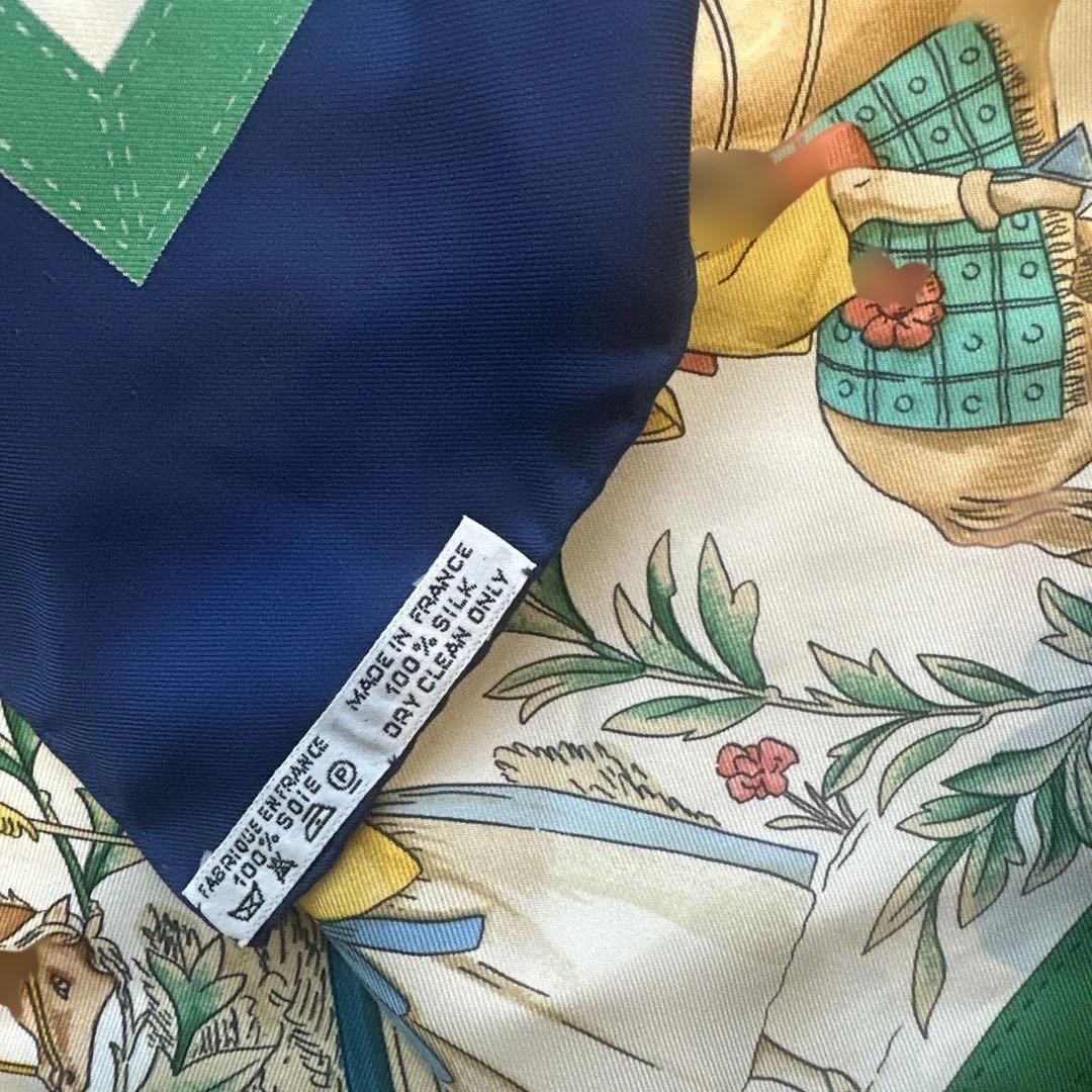 HERMES シルクスカーフ 現代市民の服装
