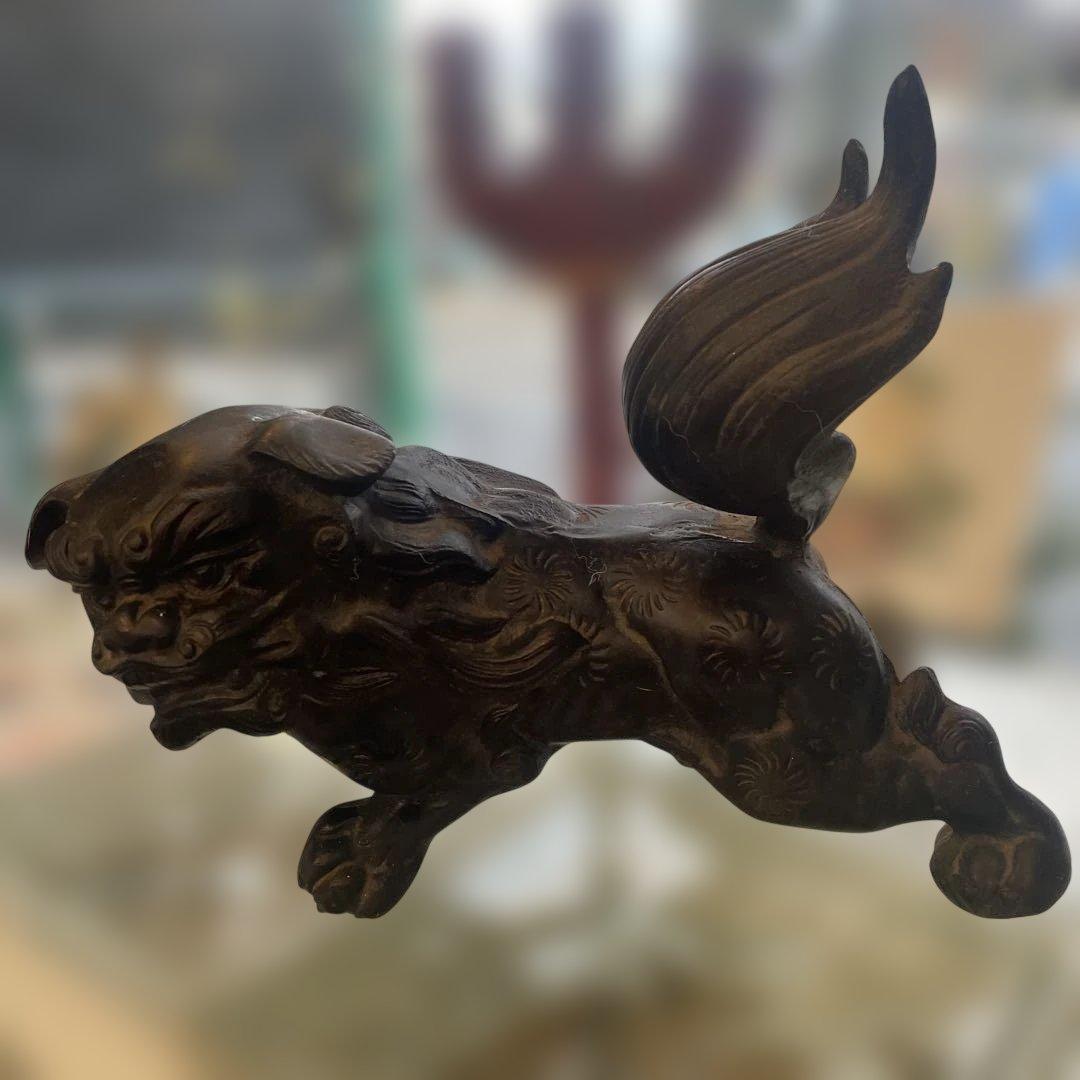 金属製獅子の彫刻置物