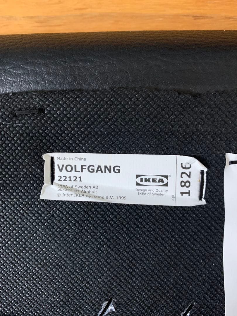 引き取り限定　IKEA木製ダイニングテーブルと黒い椅子4脚セット