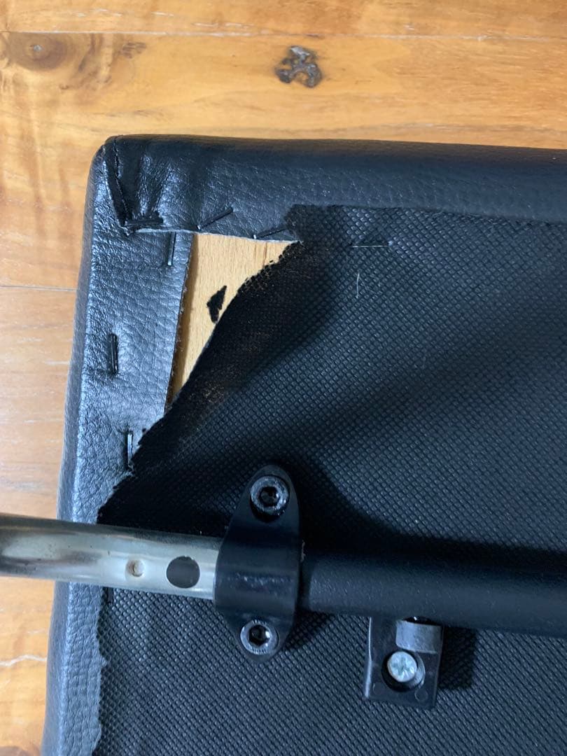 引き取り限定　IKEA木製ダイニングテーブルと黒い椅子4脚セット