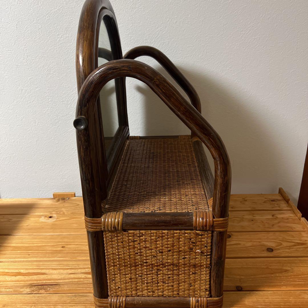 ラタン製ミラー付きドレッサー