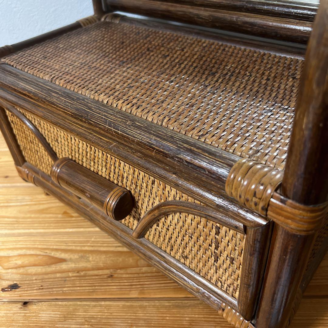 ラタン製ミラー付きドレッサー