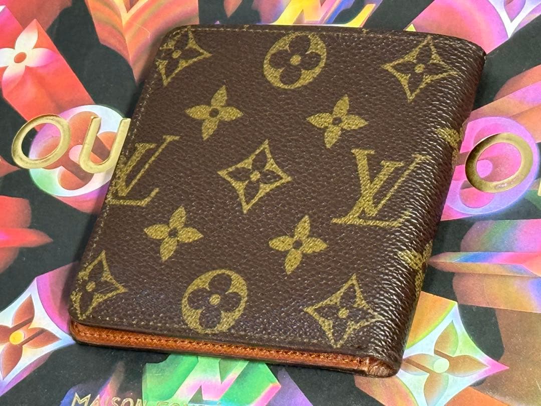LOUIS VUITTONルイヴィトン　小銭入れ付き二つ折り財布