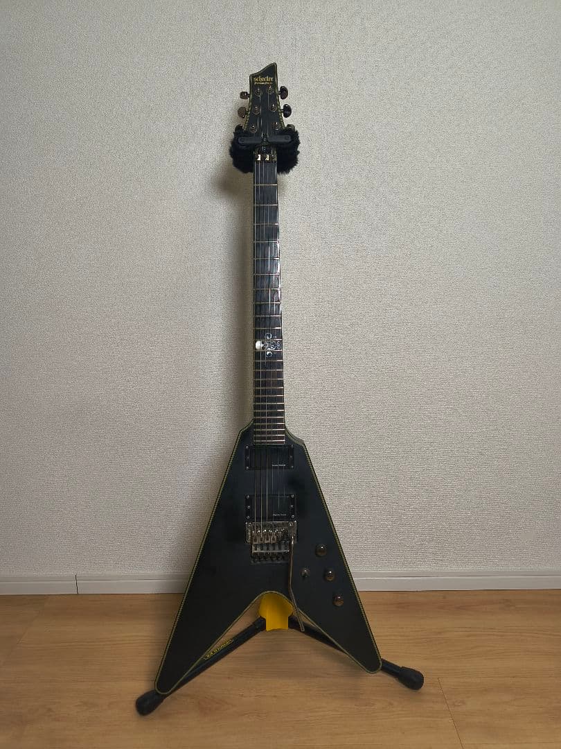 SCHECTER　Ｖ型エレキギター